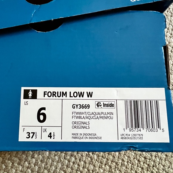 NEW Adidas Low Court women’s  size 6, with aqua stripes basketball shoe - Picture 2 of 11